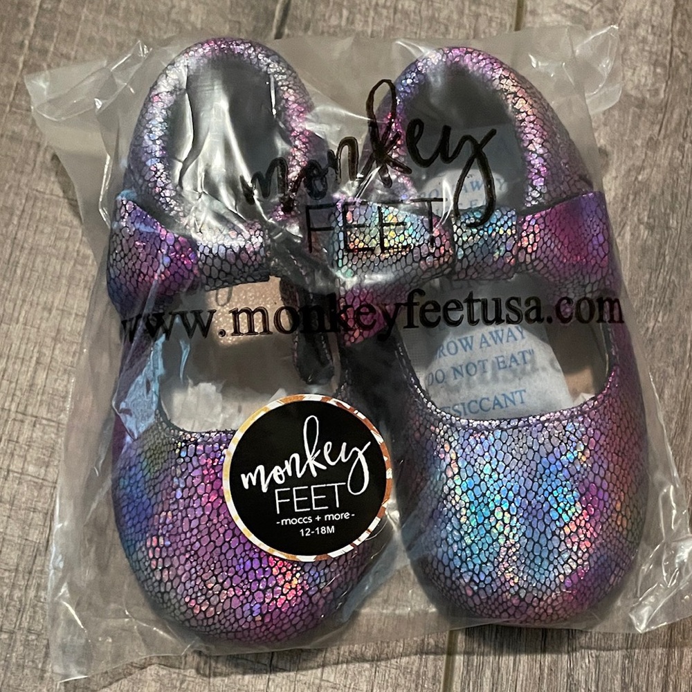 MONKEY FEET MARY JANES CRACKLE